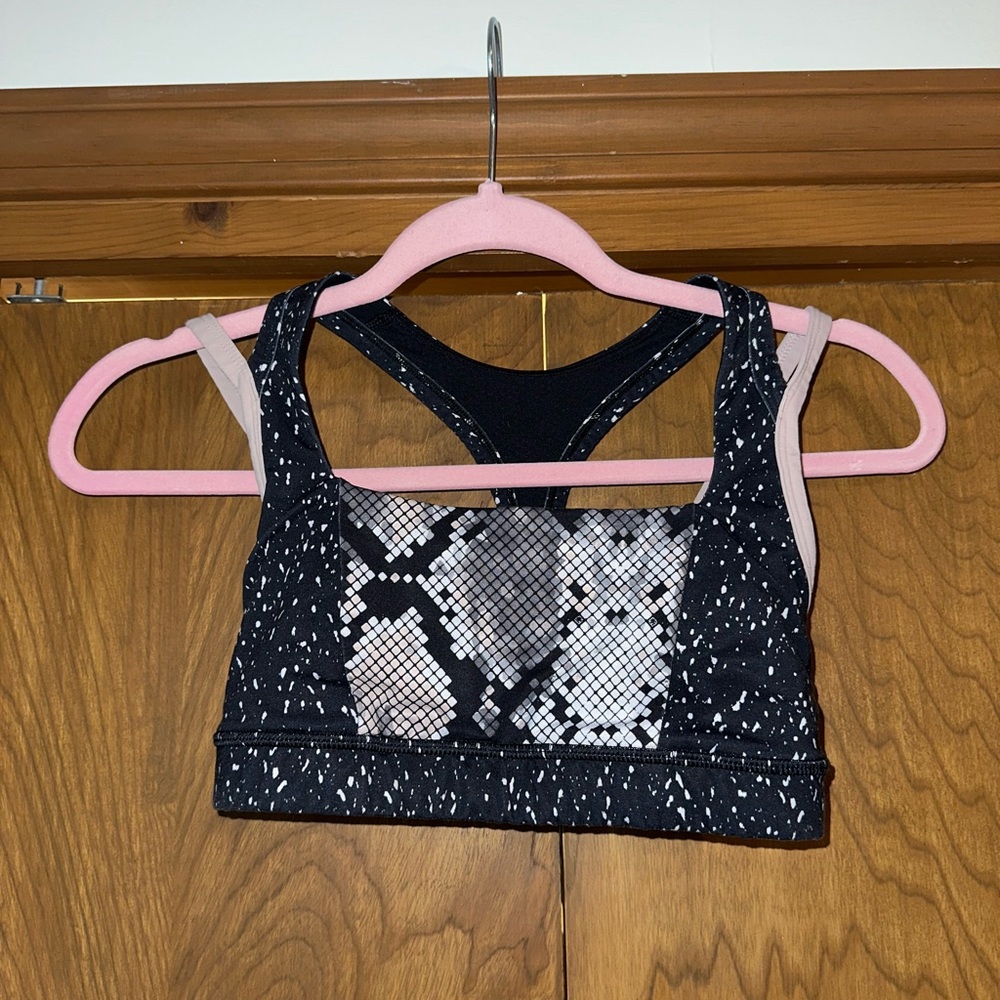 Lululemon sports bra 
Size 4